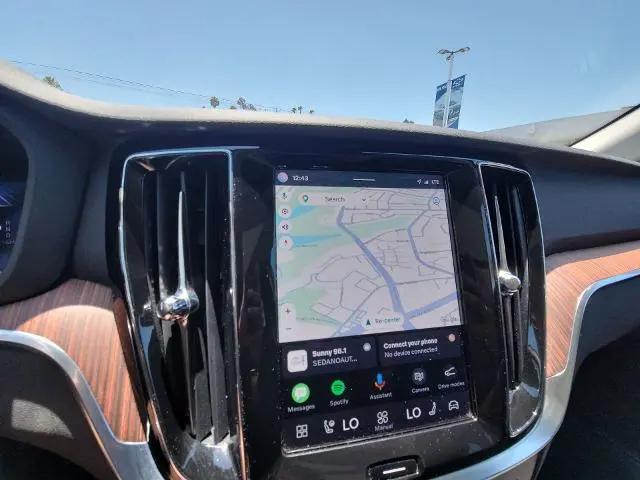 2025 Volvo V60 Cross Country Plus, B5 AWD Gas (mild hybrid)