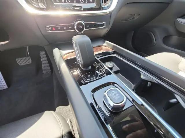 2025 Volvo V60 Cross Country Plus, B5 AWD Gas (mild hybrid)