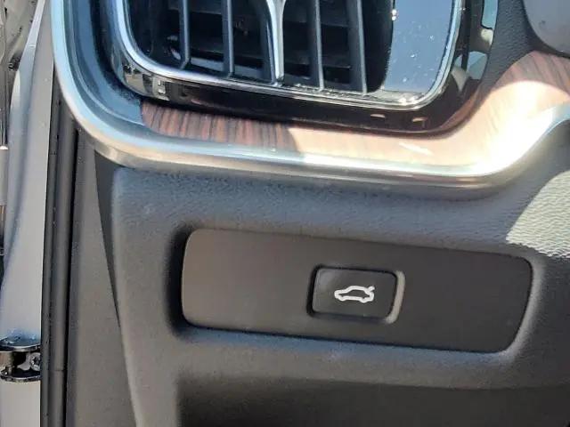 2025 Volvo V60 Cross Country Plus, B5 AWD Gas (mild hybrid)
