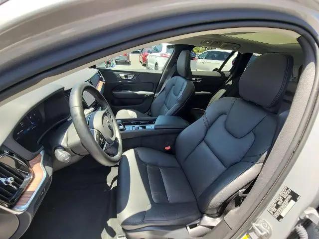 2025 Volvo V60 Cross Country Plus, B5 AWD Gas (mild hybrid)