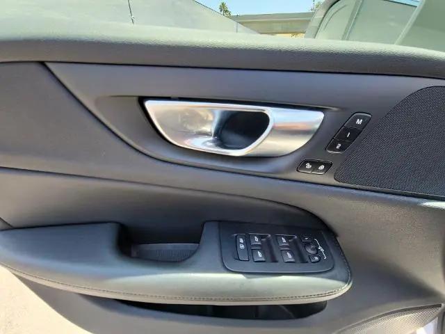 2025 Volvo V60 Cross Country Plus, B5 AWD Gas (mild hybrid)