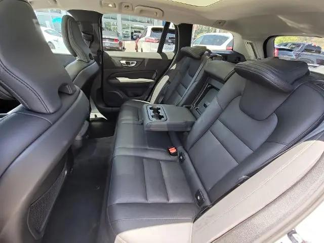 2025 Volvo V60 Cross Country Plus, B5 AWD Gas (mild hybrid)