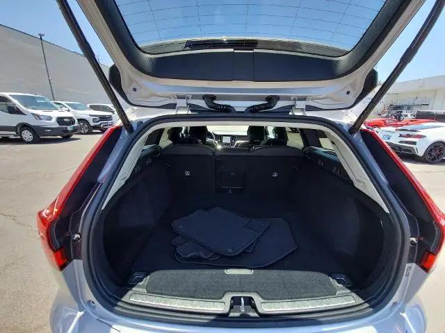 2025 Volvo V60 Cross Country Plus, B5 AWD Gas (mild hybrid)