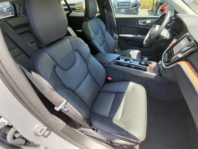 2025 Volvo V60 Cross Country Plus, B5 AWD Gas (mild hybrid)