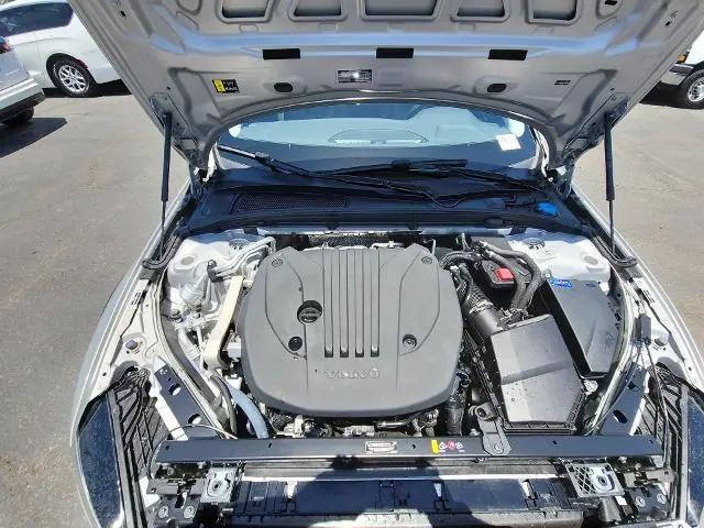 2025 Volvo V60 Cross Country Plus, B5 AWD Gas (mild hybrid)