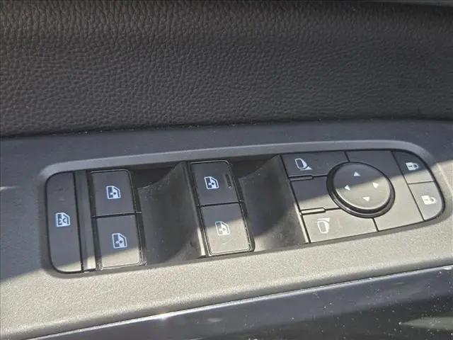 2025 Nissan Pathfinder SV FWD