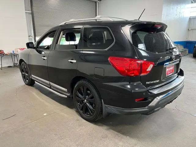 2017 Nissan Pathfinder Platinum