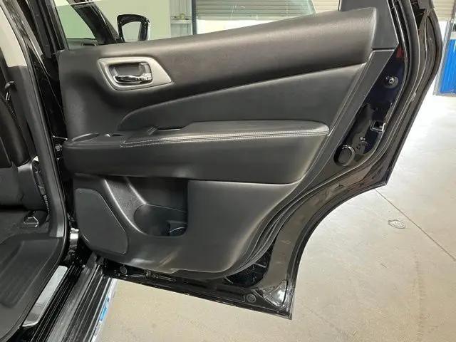 2017 Nissan Pathfinder Platinum