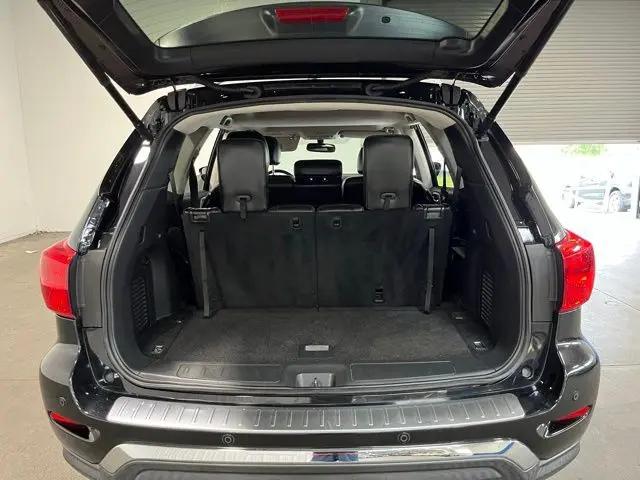 2017 Nissan Pathfinder Platinum