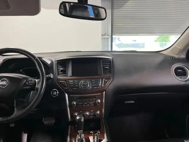 2017 Nissan Pathfinder Platinum