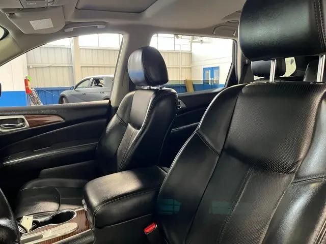 2017 Nissan Pathfinder Platinum