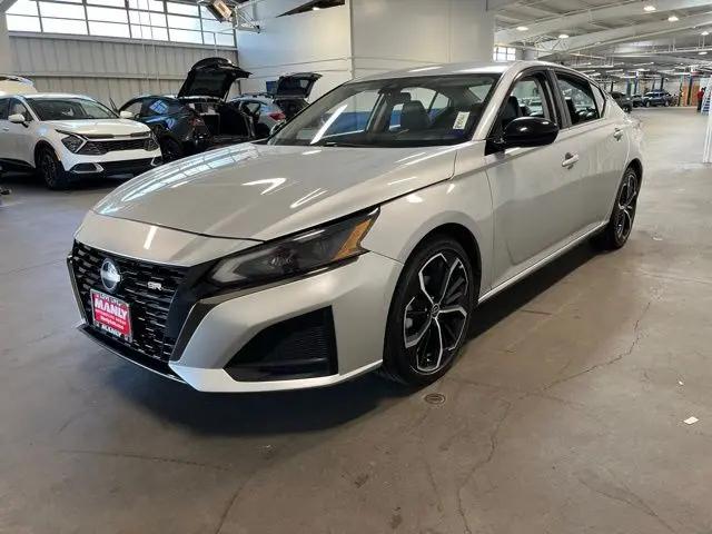 2023 Nissan Altima SR FWD