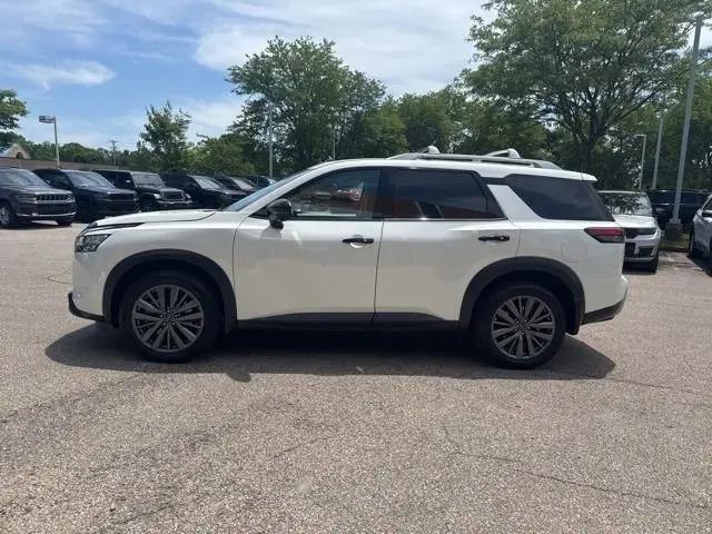 2024 Nissan Pathfinder SL 4WD