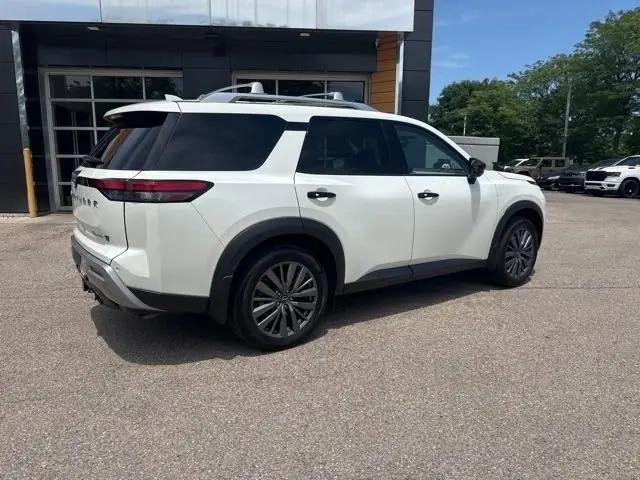 2024 Nissan Pathfinder SL 4WD