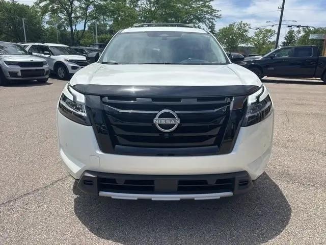 2024 Nissan Pathfinder SL 4WD