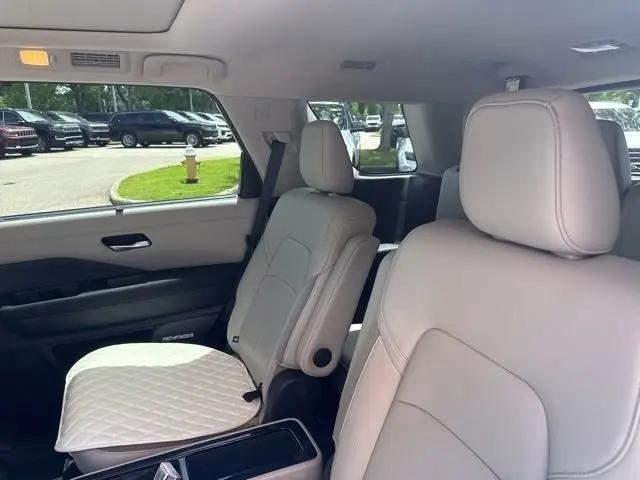 2024 Nissan Pathfinder SL 4WD