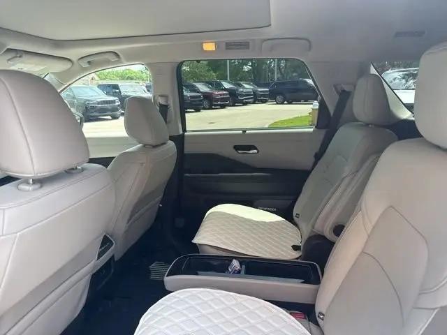 2024 Nissan Pathfinder SL 4WD