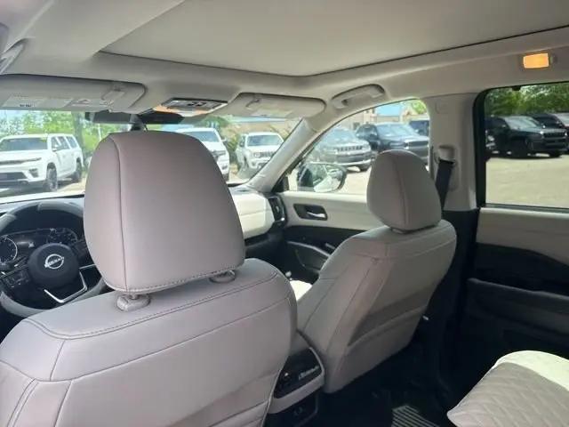 2024 Nissan Pathfinder SL 4WD