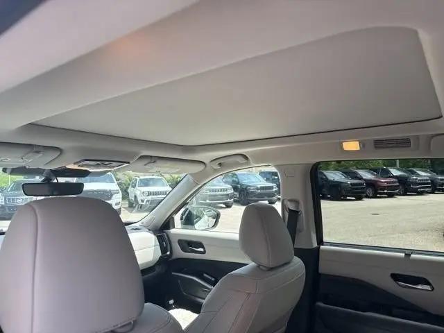 2024 Nissan Pathfinder SL 4WD