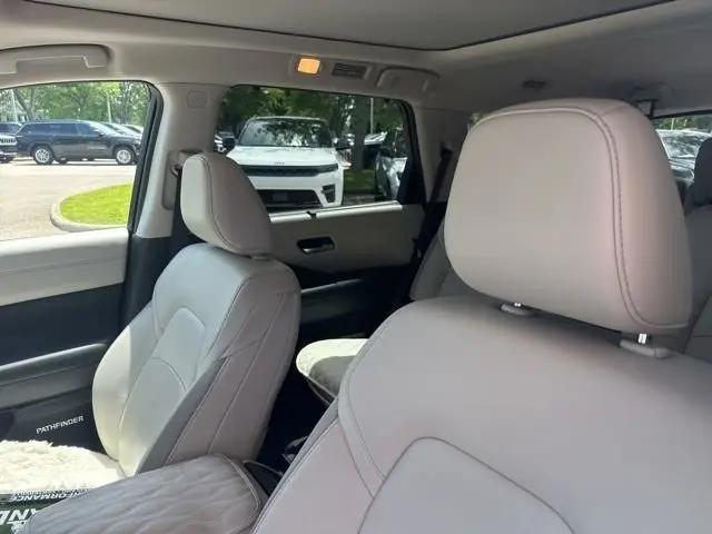 2024 Nissan Pathfinder SL 4WD