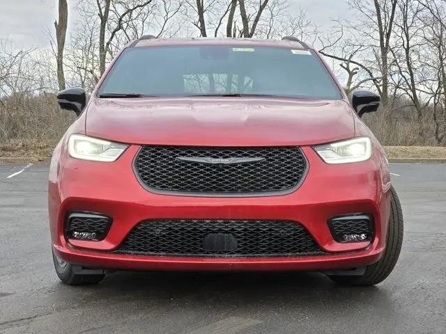 2025 Chrysler Pacifica Hybrid Premiuim S Appearance Package