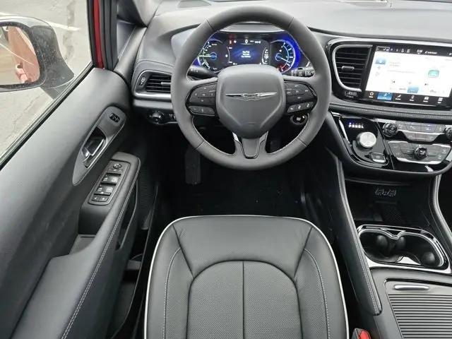 2025 Chrysler Pacifica Hybrid Premiuim S Appearance Package