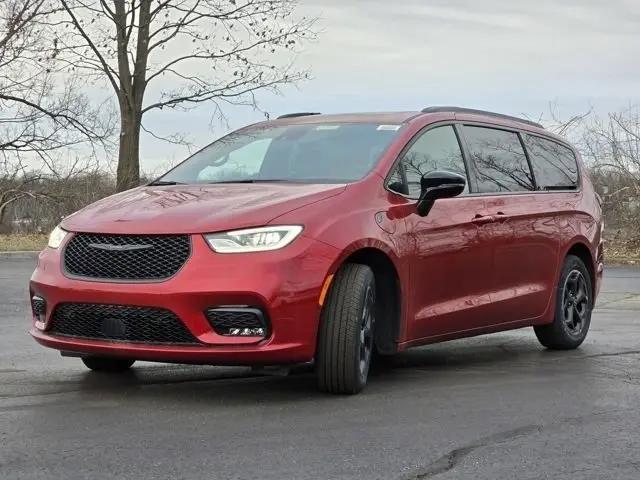 2025 Chrysler Pacifica Hybrid Premiuim S Appearance Package