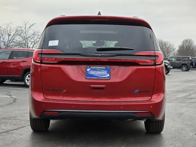 2025 Chrysler Pacifica Hybrid Premiuim S Appearance Package
