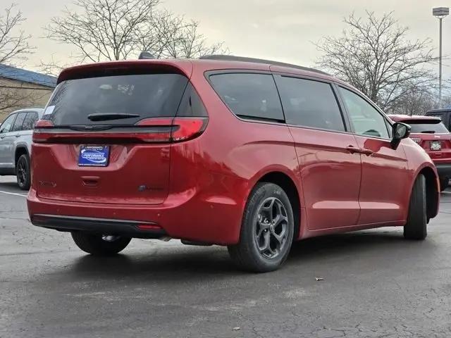 2025 Chrysler Pacifica Hybrid Premiuim S Appearance Package