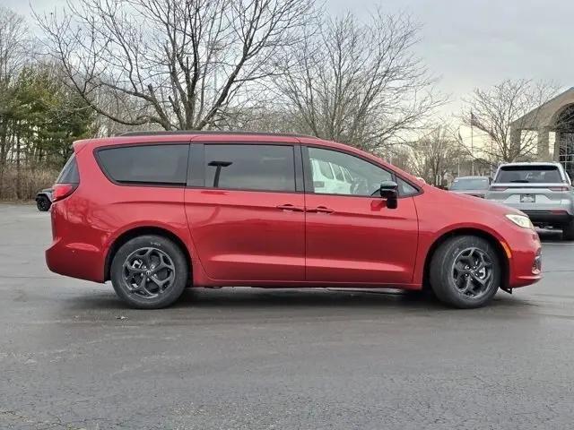 2025 Chrysler Pacifica Hybrid Premiuim S Appearance Package