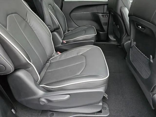 2025 Chrysler Pacifica Hybrid Premiuim S Appearance Package