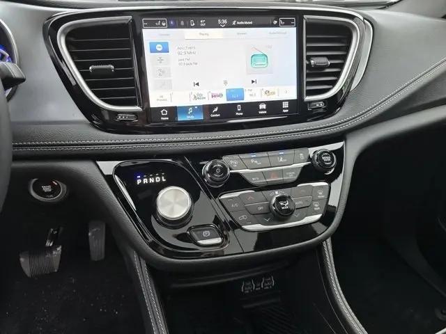 2025 Chrysler Pacifica Hybrid Premiuim S Appearance Package