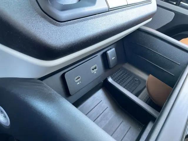 2024 Land Rover Defender 130 P400 S