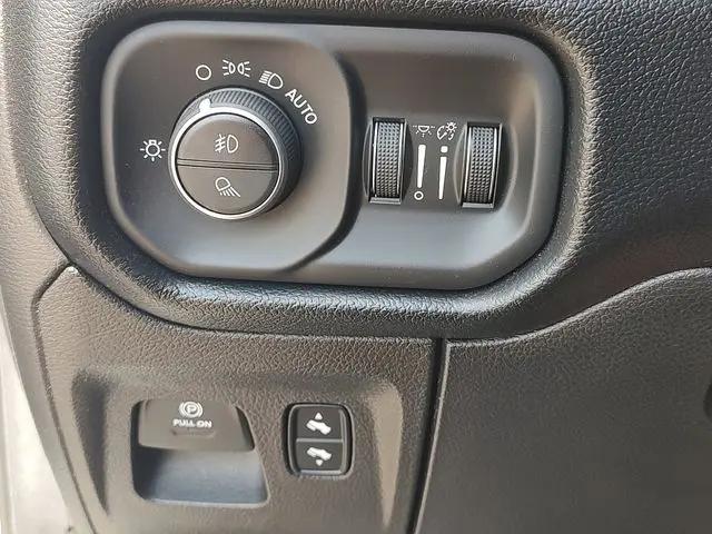 2019 Ram 1500 Laramie Crew Cab 4x2 5'7" Box