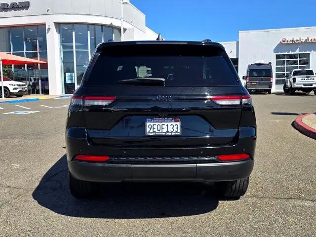 2023 Jeep Grand Cherokee Altitude 4x2