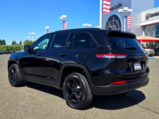 2023 Jeep Grand Cherokee Altitude 4x2