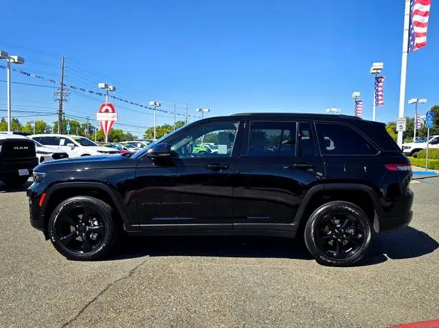 2023 Jeep Grand Cherokee Altitude 4x2