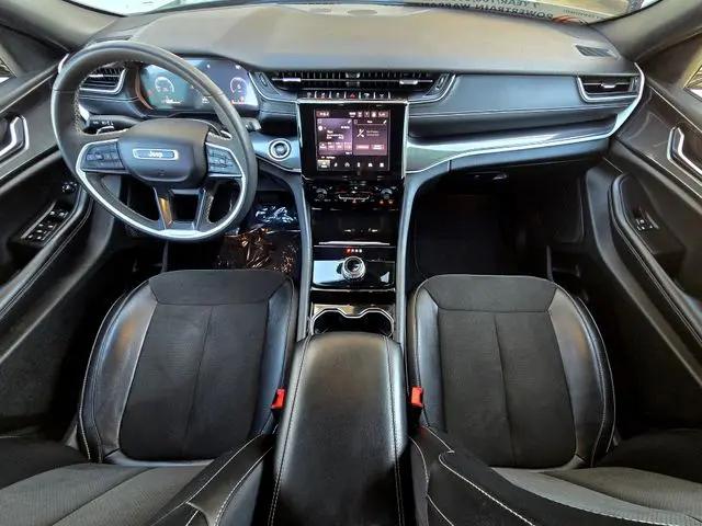 2023 Jeep Grand Cherokee Altitude 4x2