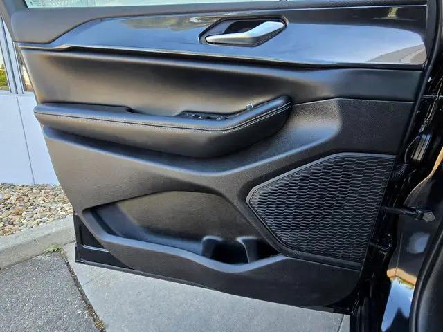 2023 Jeep Grand Cherokee Altitude 4x2
