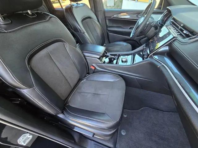 2023 Jeep Grand Cherokee Altitude 4x2