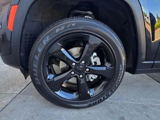 2023 Jeep Grand Cherokee Altitude 4x2
