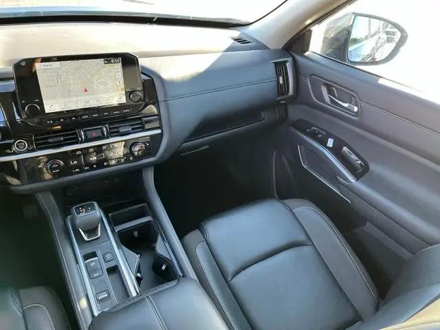 2024 Nissan Pathfinder SL FWD