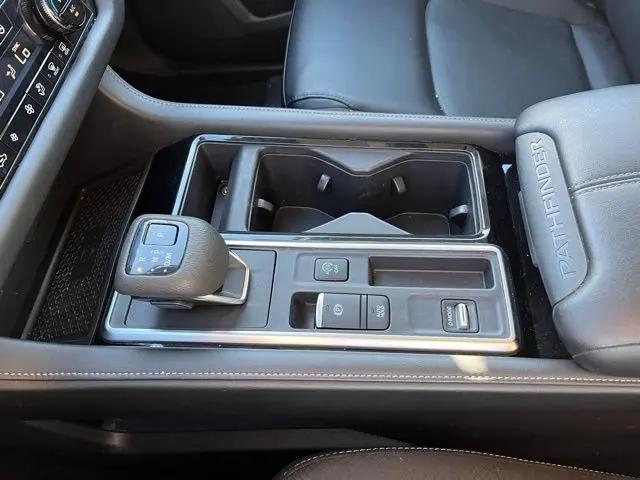2024 Nissan Pathfinder SL FWD