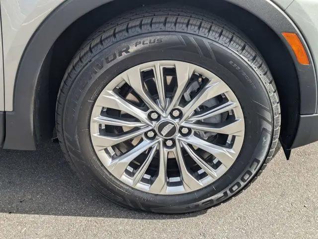 2025 Cadillac XT4 FWD Premium Luxury