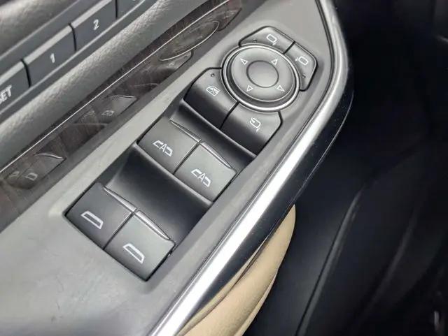 2025 Cadillac XT4 FWD Premium Luxury