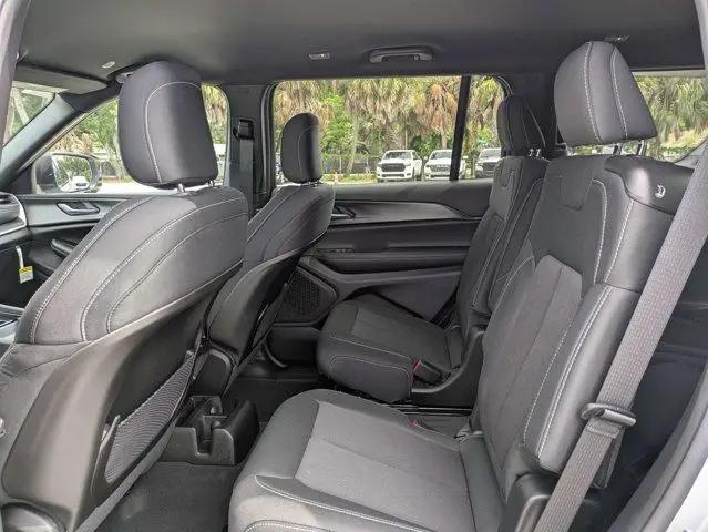 2026 Jeep Grand Cherokee L Laredo 4x2