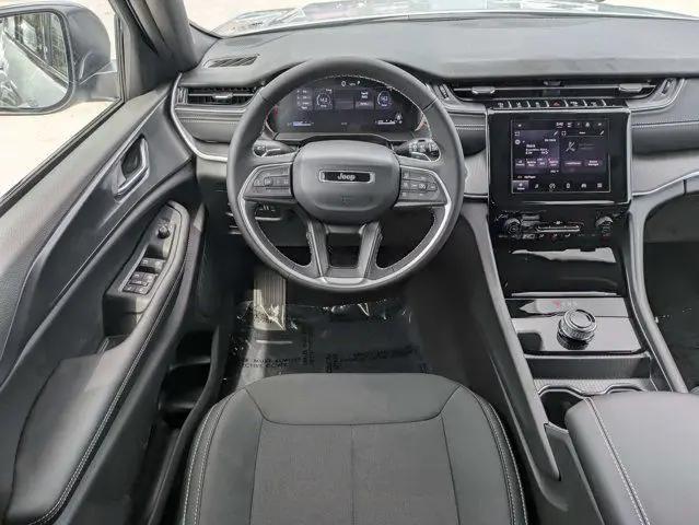 2026 Jeep Grand Cherokee L Laredo 4x2