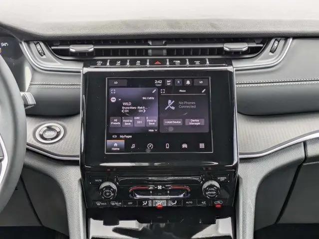 2026 Jeep Grand Cherokee L Laredo 4x2