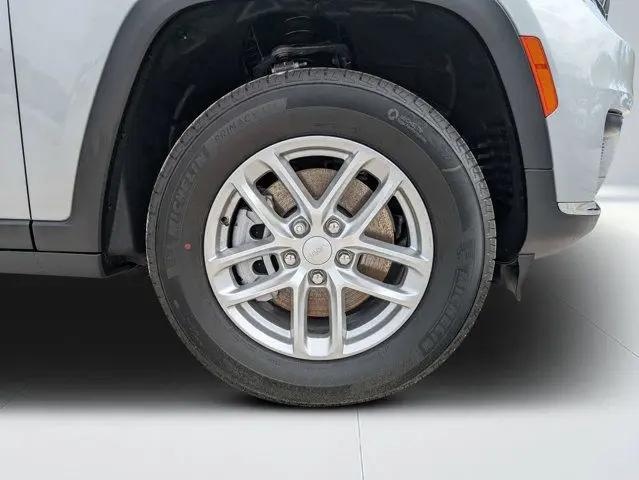 2026 Jeep Grand Cherokee L Laredo 4x2