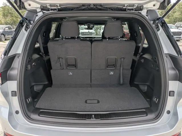2026 Jeep Grand Cherokee L Laredo 4x2